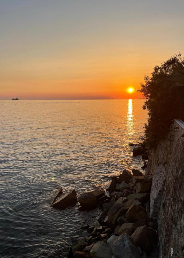 Seaside Resort Триест Экстерьер фото